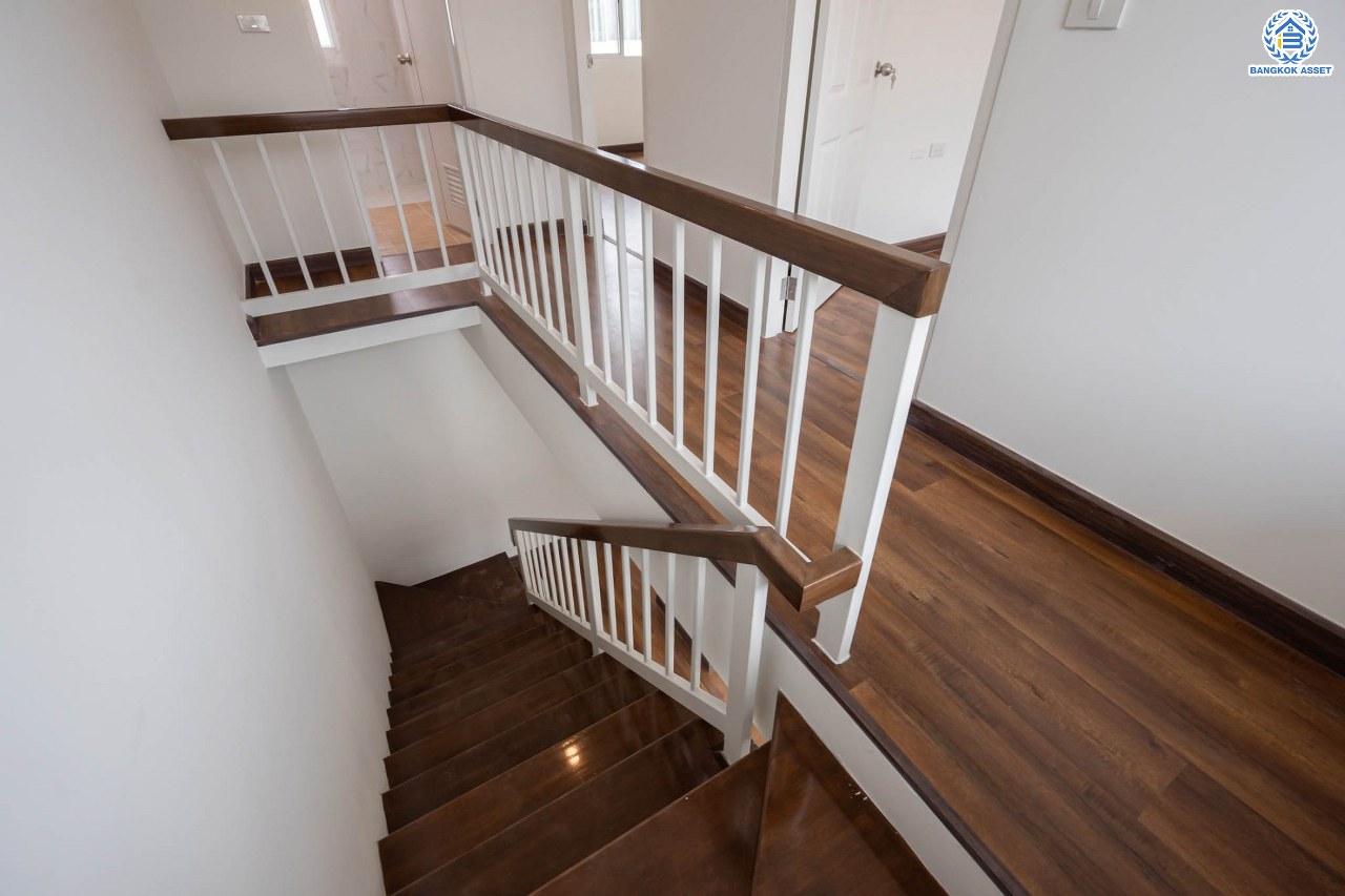 บ้านมือสองตกแต่งใหม่ ทาวน์โฮม 3 ชั้น ม.ทาวน์พลัส เพชรเกษม-บางแค เนื้อที่ 19.4 ตร.ว. ฟังก์ชัน 3 ห้องนอน 3 ห้องน้ำ จอดรถได้ 1 คัน รองรับทุกกิจกรรม บนทำเลเชื่อมต่อหลายเส้นทาง ใกล้จุดขึ้นทางด่วน "วงแหวน-กาญจนาภิเษก" และรถไฟฟ้าสายสีน้ำเงิน "สถานีบางแค"